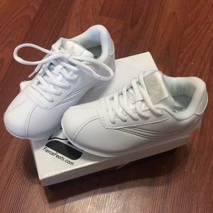 Youth Girl Cheer Shoes NIB size 13y White